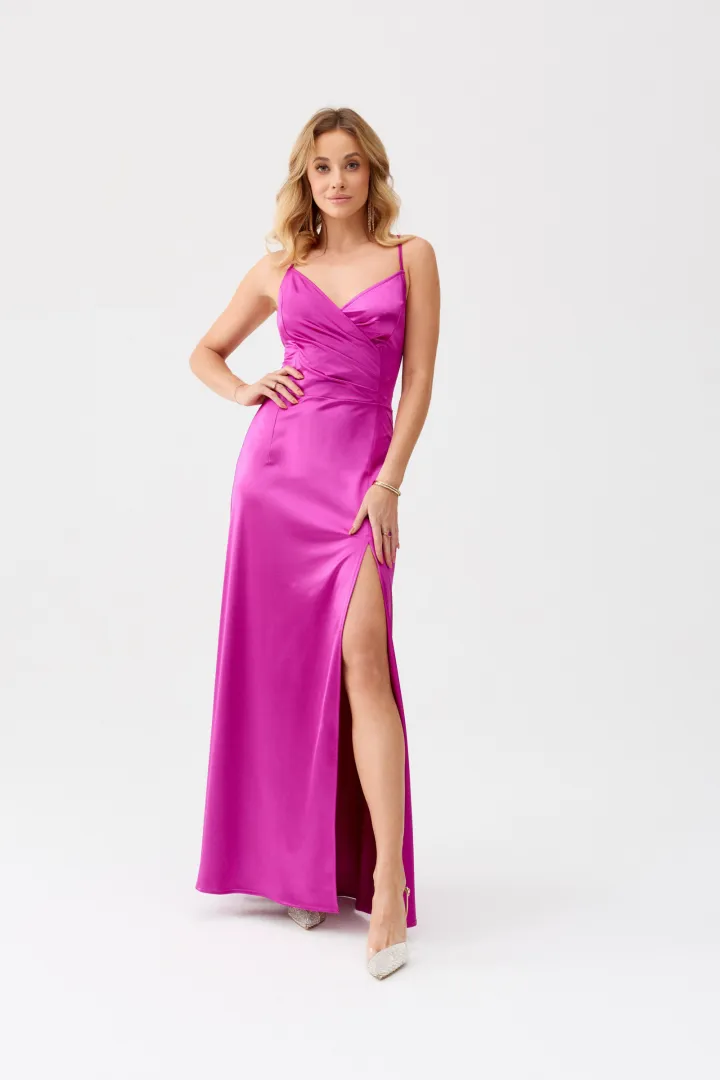 Alessandra - Langes Satin Abendkleid mit Spaghettiträgern, Rückenschnürung und Beinschlitz in Violett