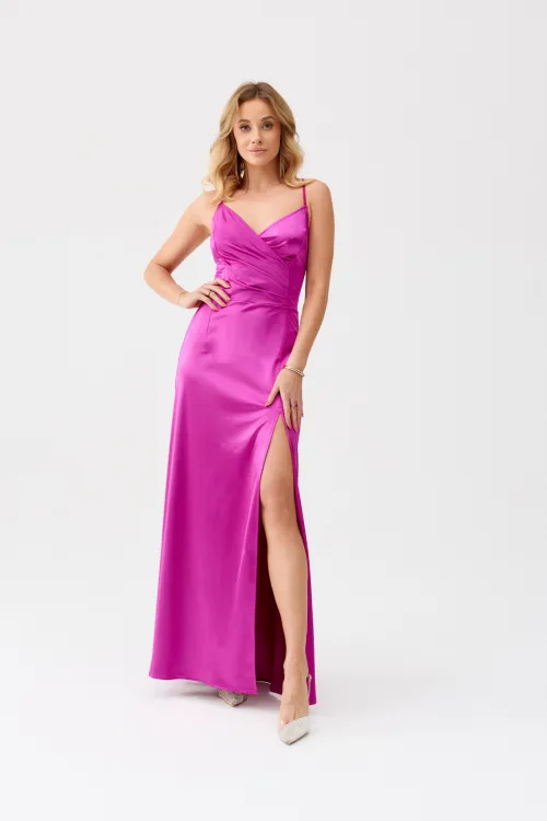 Alessandra - Langes Satin Abendkleid mit Spaghettiträgern, Rückenschnürung und Beinschlitz in Violett