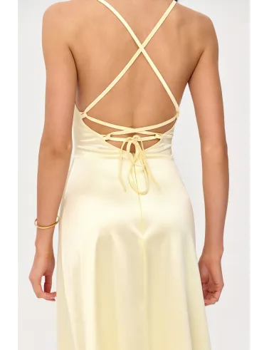 Alessandra – Langes Satin Abendkleid mit Spaghettiträgern, Rückenschnürung und Beinschlitz in Gelb| Roco Fashion