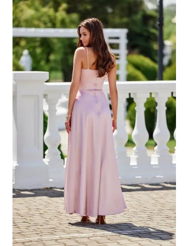 Salma – długa satynowa sukienka z marszczeniem i rozcięciem różowa| Roco Fashion