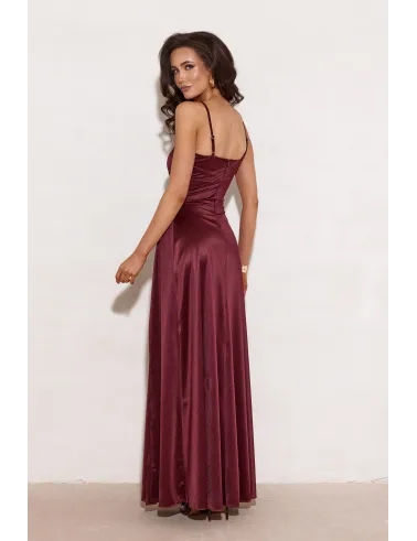 Salma – elegantes Satin-Maxikleid mit Drapierung & hohem Schlitz Burgunderrot| Roco Fashion