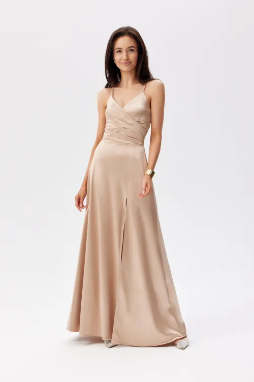 Serena - elegante Maxikleid aus Satin mit Spaghettiträgern, Beinschlitz und Schnürung am Rücken in Beige