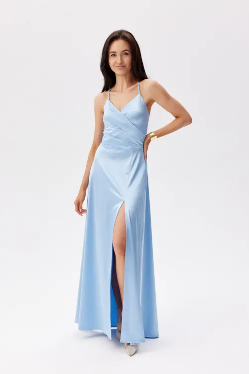 Serena - elegante Maxikleid aus Satin mit Spaghettiträgern, Beinschlitz und Schnürung am Rücken in Himmelblau