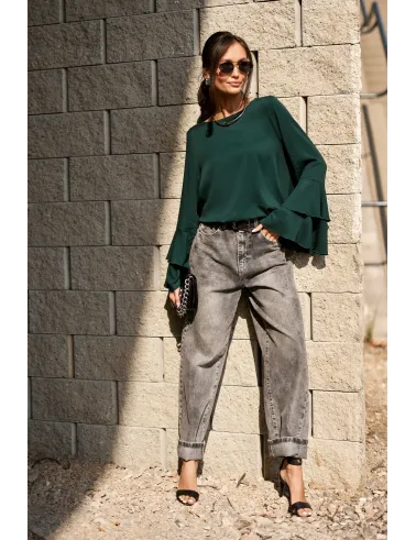 Camila – elegancka butelkowozielona bluzka z falbanami na rękawach | Roco Fashion