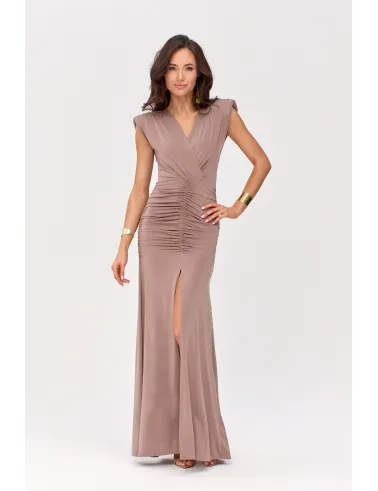 Noelia – Langes elegantes Abendkleid mit Drapierung und Beinschlitz in hell Braun| Roco Fashion