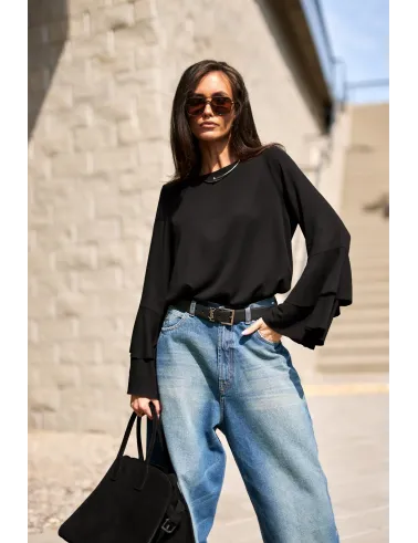 Camila – elegancka czarna bluzka z falbanami na rękawach | Roco Fashion