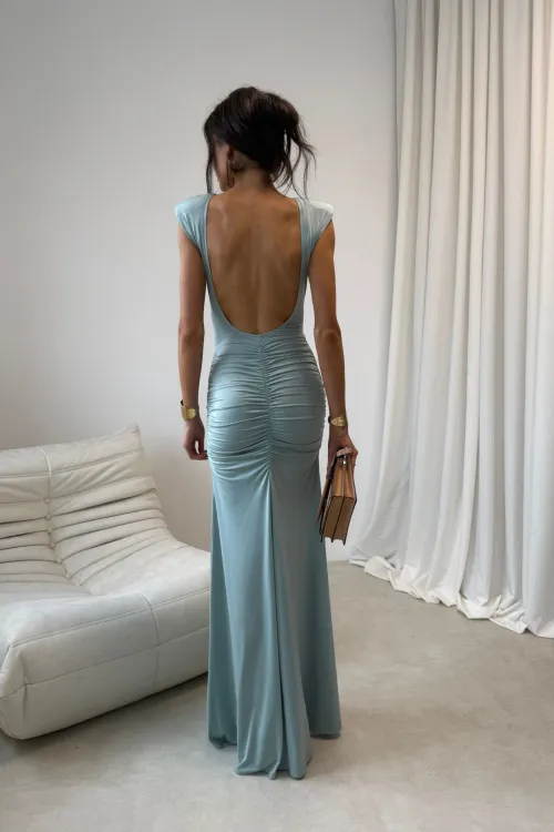 Aurelia – Elegantes Maxikleid mit Raffungen, tiefem Rückenausschnitt und Beinschlitz in Mint | Roco Fashion