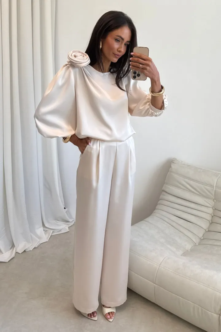 Elsa – elegante Wide-Leg Hose mit Satin-Finish in Vanille| Roco Fashion