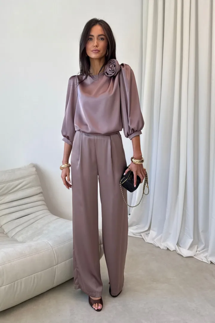 Elsa - elegante Wide-Leg Hose mit edlem Satin-Finish in Braun