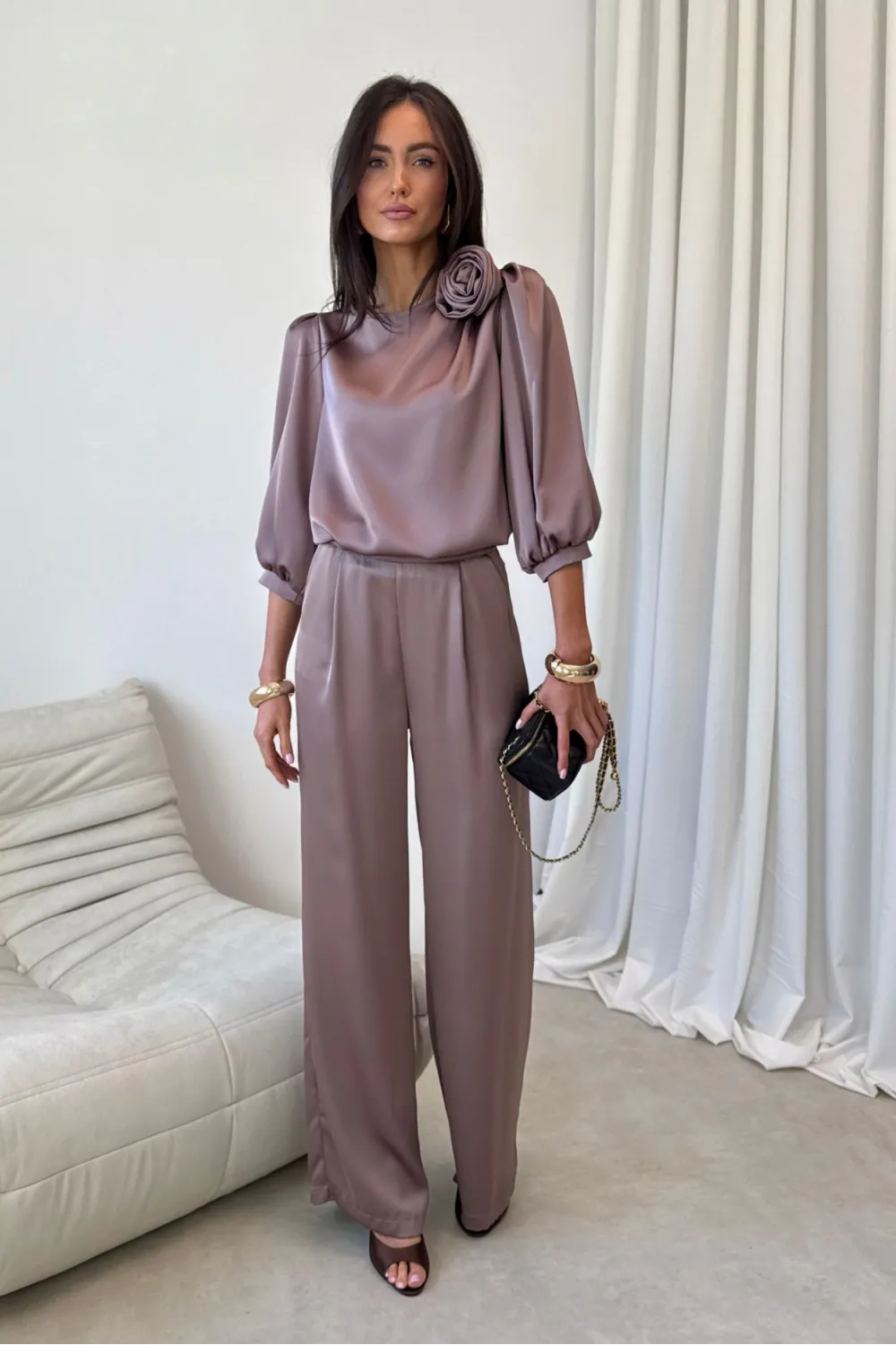 Elsa – eleganckie szerokie spodnie satynowe brązowe damskie | Roco Fashion