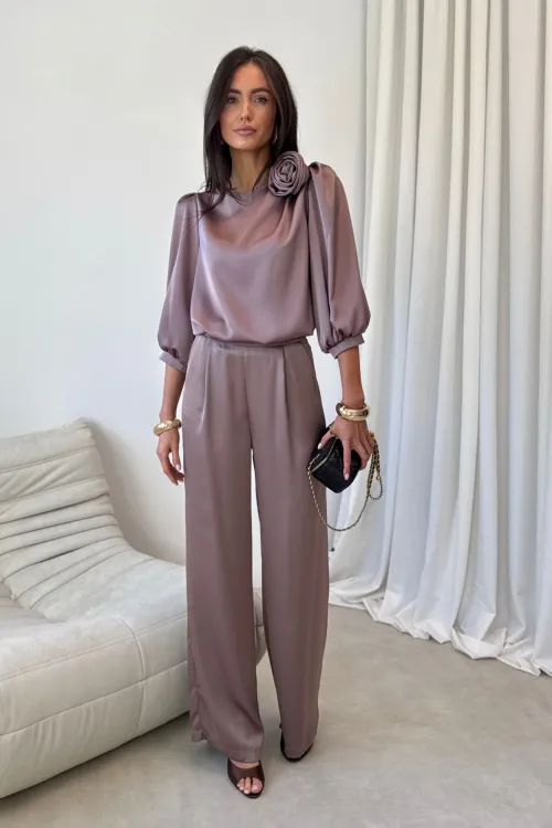 Elsa - elegante Wide-Leg Hose mit edlem Satin-Finish in Braun