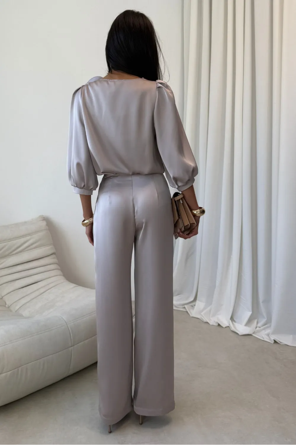 Elsa – eleganckie szerokie spodnie satynowe w kolorze jasnego beżu damskie | Roco Fashion