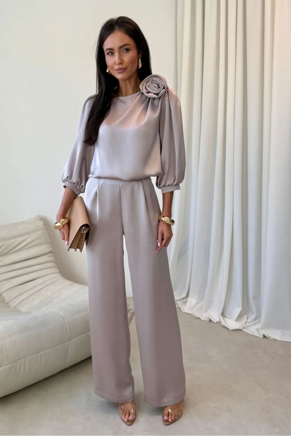 Elsa – eleganckie szerokie spodnie satynowe w kolorze jasnego beżu damskie | Roco Fashion