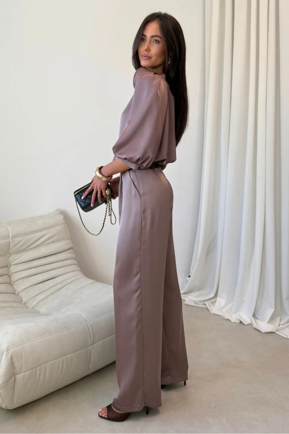 Elsa – elegante Wide-Leg Hose mit Satin-Finish in Braun | Roco Fashion