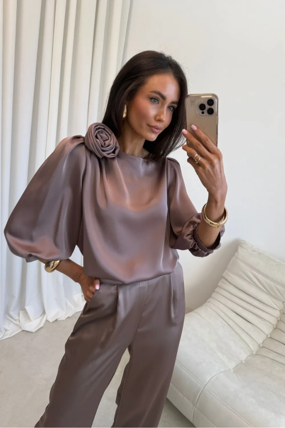 Elsa – elegante Wide-Leg Hose mit Satin-Finish in Braun | Roco Fashion