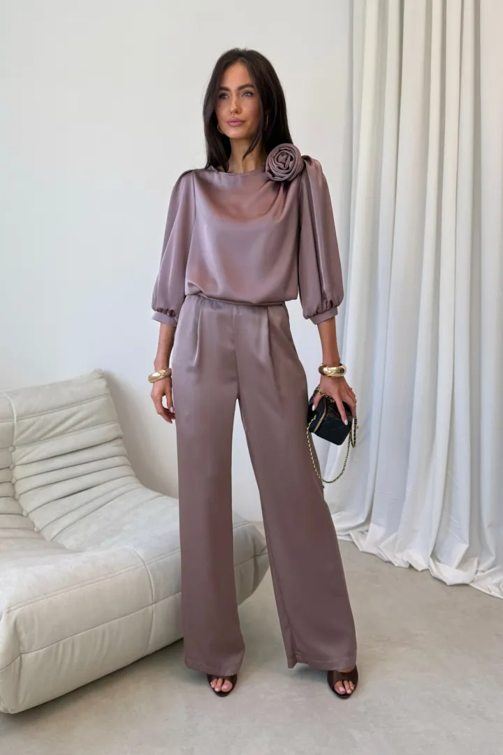 Elsa - elegante Wide-Leg Hose mit edlem Satin-Finish in Braun