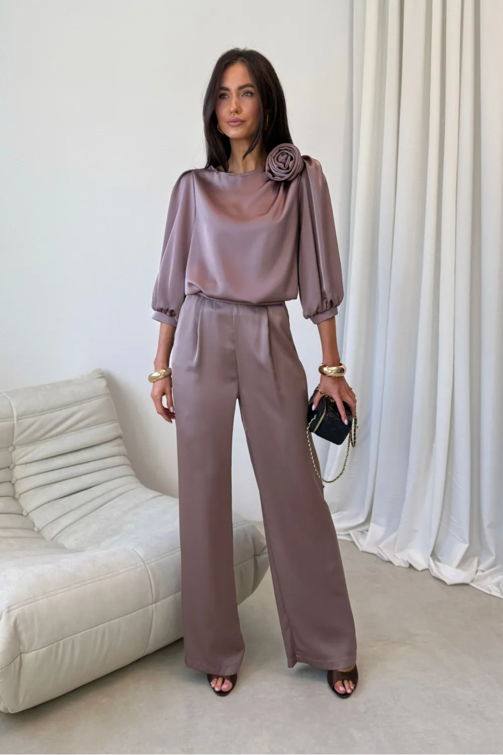 Elsa – eleganckie szerokie spodnie satynowe brązowe damskie | Roco Fashion