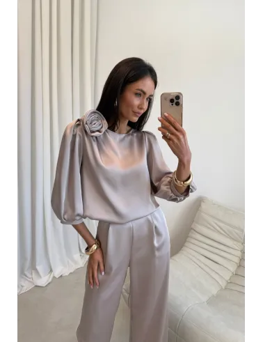 Elsa – eleganckie szerokie spodnie satynowe w kolorze jasnego beżu damskie | Roco Fashion