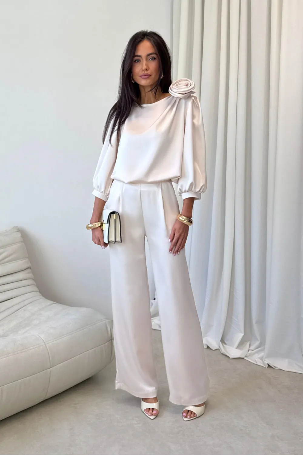 Giana – stilvolle Bluse in Vanille mit floraler Applikation & voluminösen Ärmeln | Roco Fashion