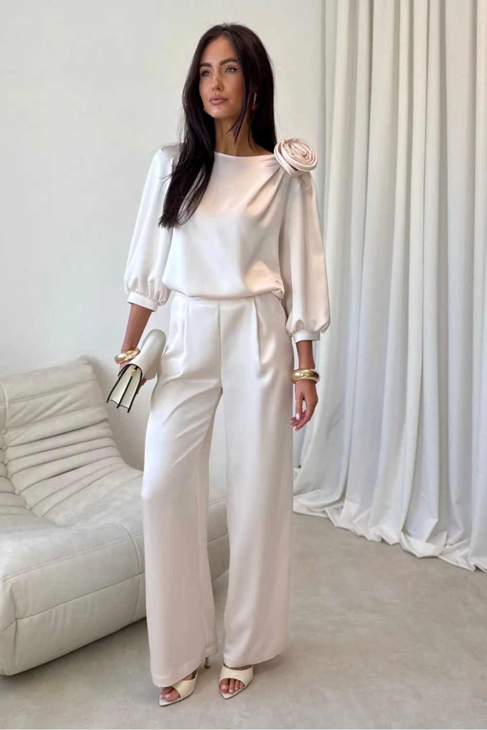 Giana – stilvolle Bluse in Vanille mit floraler Applikation & voluminösen Ärmeln | Roco Fashion