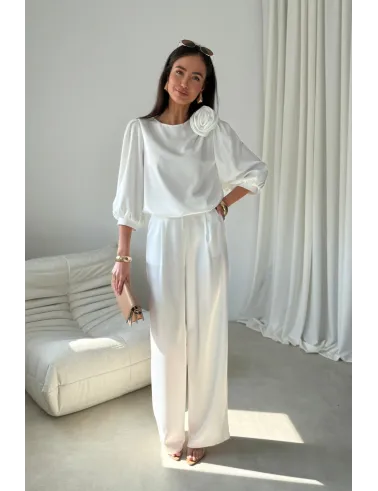 Giana – stilvolle Bluse in Ecru mit floraler Applikation & voluminösen Ärmeln | Roco Fashion