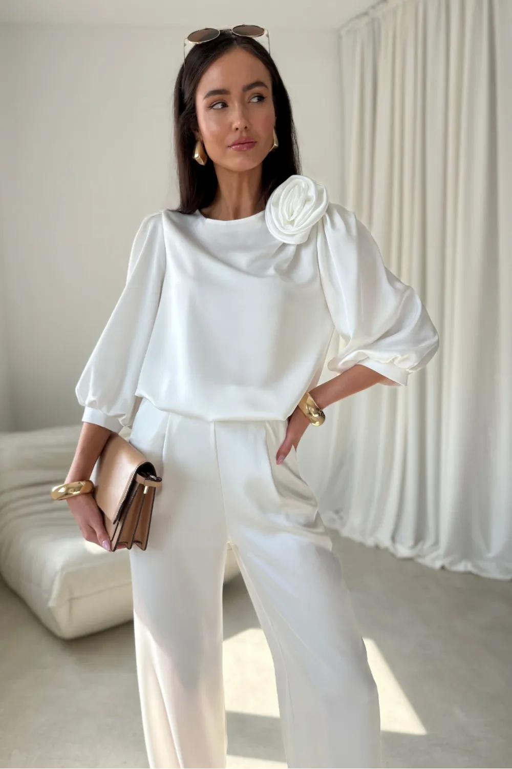 Giana – stilvolle Bluse in Ecru mit floraler Applikation & voluminösen Ärmeln | Roco Fashion