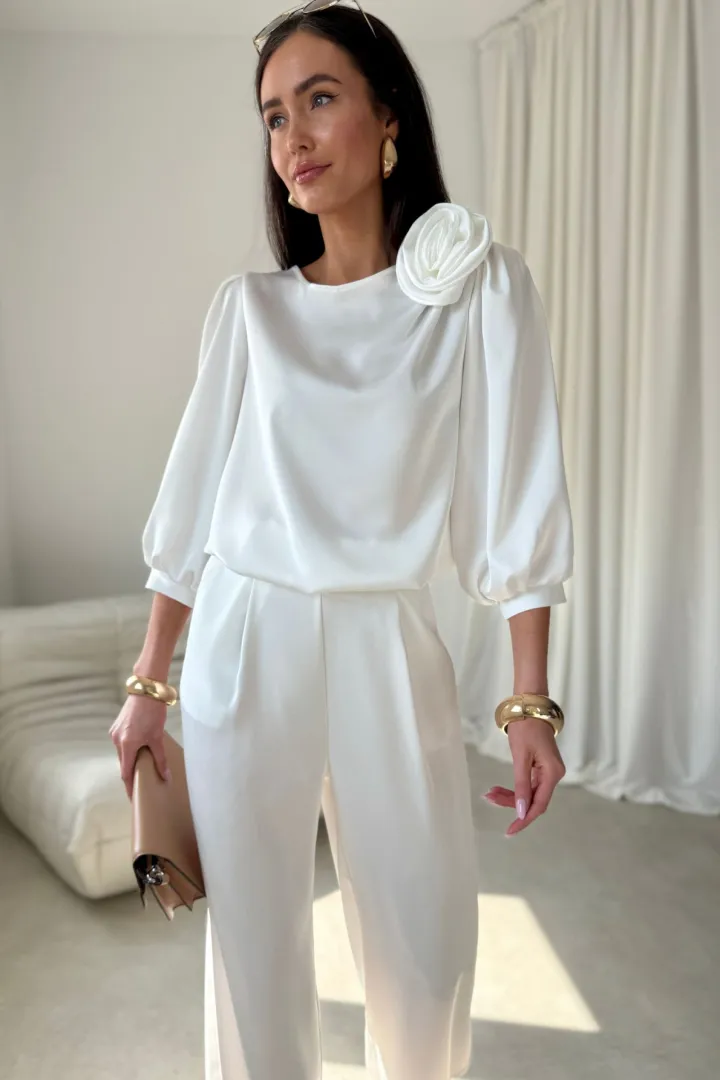 Giana - stilvolle Bluse mit floraler Applikation und voluminösen Ärmeln in Ecru