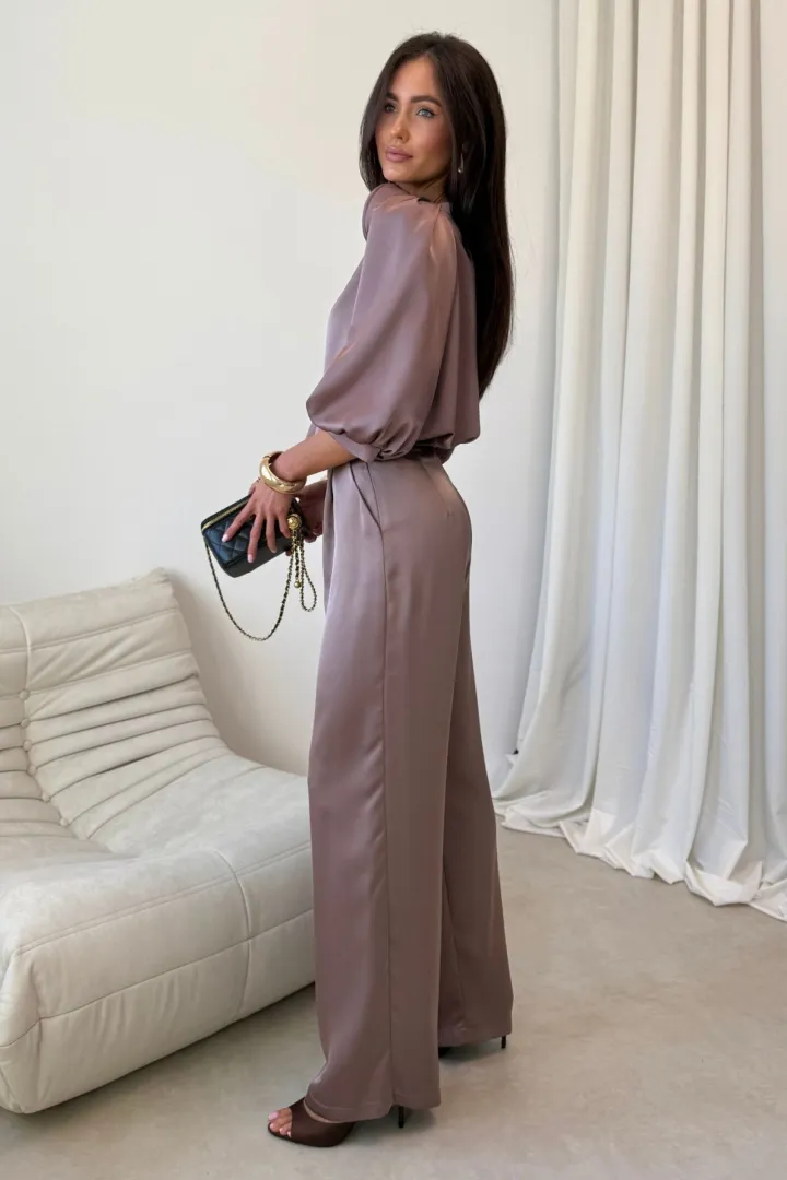 Giana - stilvolle Bluse mit floraler Applikation und voluminösen Ärmeln in Braun