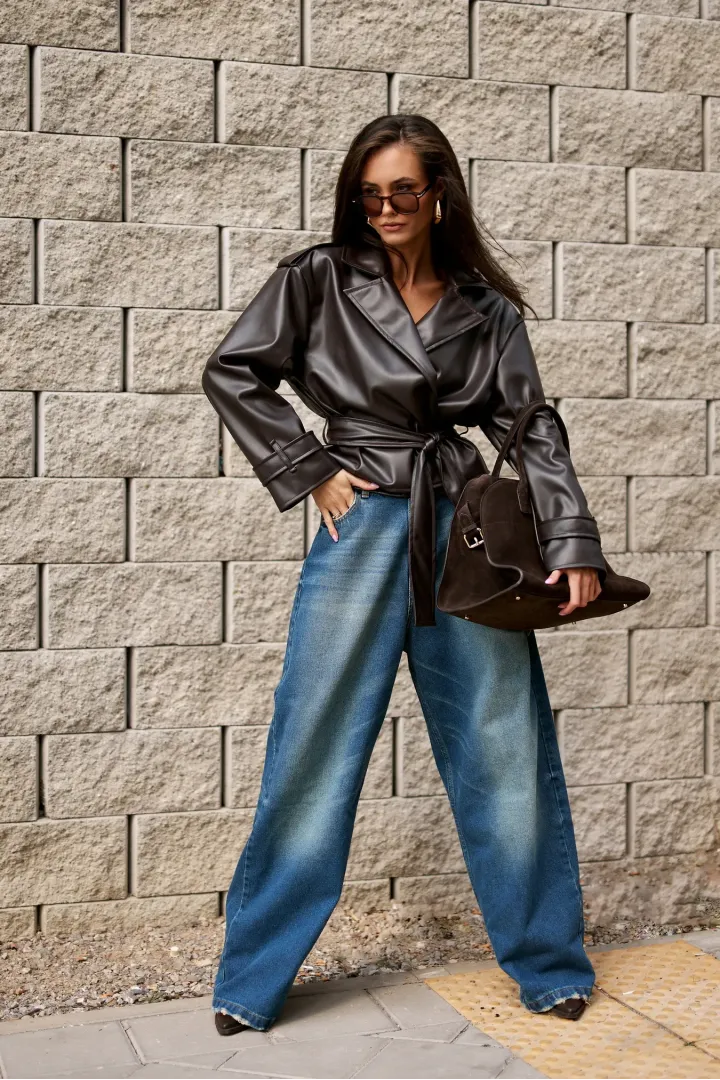 Lorina – braune Jacke mit Taillengürtel