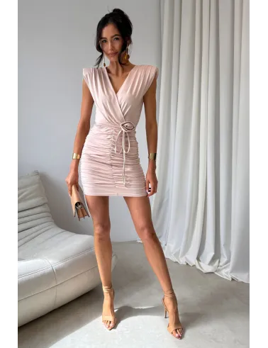 Zirelle – figurbetontes Minikleid mit Raffungen & Wickelausschnitt in Hellbeige | Roco Fashion