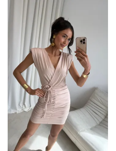 Zirelle – figurbetontes Minikleid mit Raffungen & Wickelausschnitt in Hellbeige | Roco Fashion