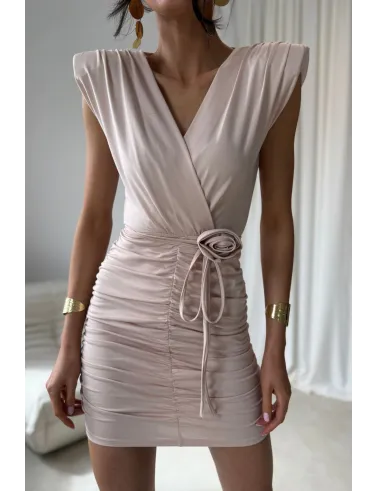 Zirelle – figurbetontes Minikleid mit Raffungen & Wickelausschnitt in Hellbeige | Roco Fashion