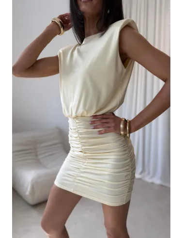 Yselle – mini sukienka z marszczeniem i odkrytymi plecami jasnożółta | Roco Fashion