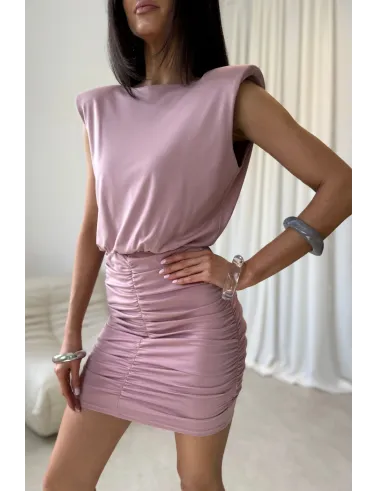 Yselle - mini sukienka z marszczeniem i odkrytymi plecami w kolorze ciemnego różu | Roco Fashion
