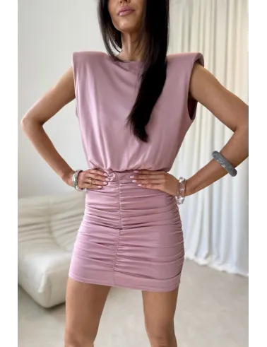 Yselle - mini sukienka z marszczeniem i odkrytymi plecami w kolorze ciemnego różu | Roco Fashion