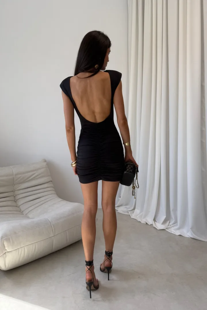 Aurelia Mini - Figurbetontes Mini Kleid mit Raffungen und tiefem Rückenausschnitt in Schwarz