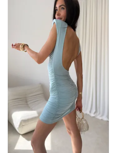 Celestia - miętowa dopasowana sukienka mini z marszczeniem i odkrytymi plecami | Roco Fashion