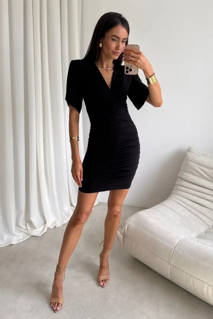 Novalie – Elegantes Minikleid mit Raffungen und kurzen Ärmeln in Schwarz| Roco Fashion
