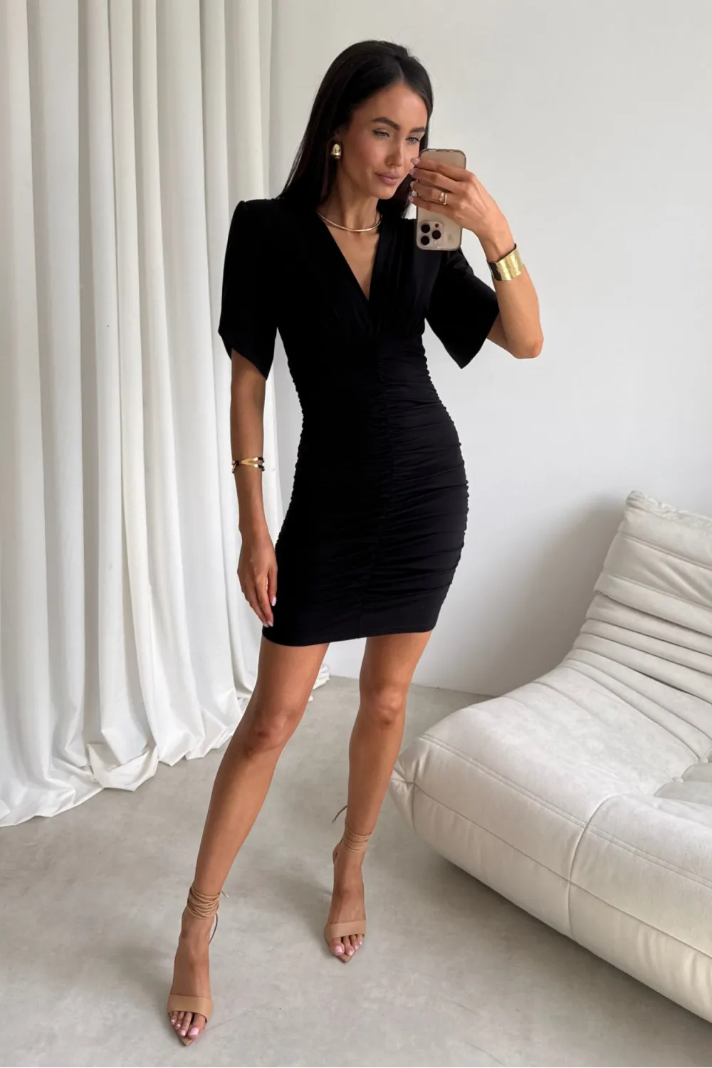 Novalie – Elegantes Minikleid mit Raffungen und kurzen Ärmeln in Schwarz| Roco Fashion