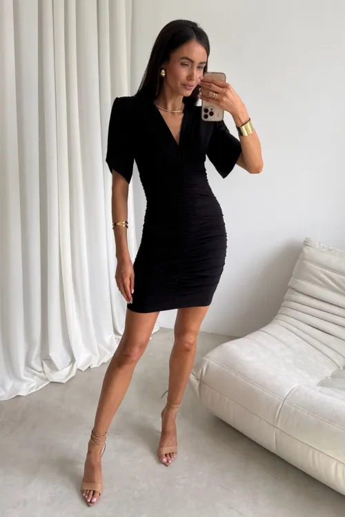 Novalie – Elegantes Minikleid mit Raffungen und kurzen Ärmeln in Schwarz| Roco Fashion