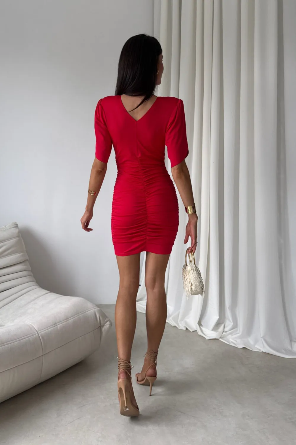 Novalie – Elegantes Minikleid mit Raffungen und kurzen Ärmeln in Rot| Roco Fashion