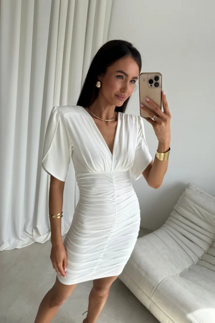 Novalie - Elegantes Minikleid mit Raffungen und kurzen Ärmeln in Ecru