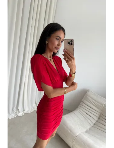 Novalie – Elegantes Minikleid mit Raffungen und kurzen Ärmeln in Rot| Roco Fashion