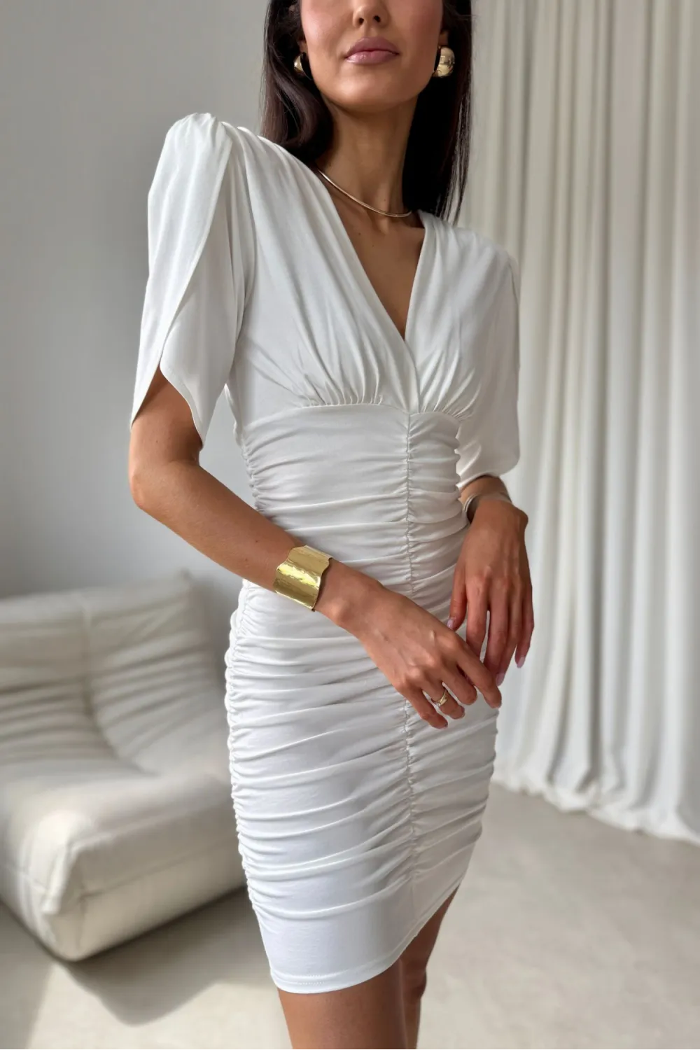 Novalie – Elegantes Minikleid mit Raffungen und kurzen Ärmeln in Ecru| Roco Fashion