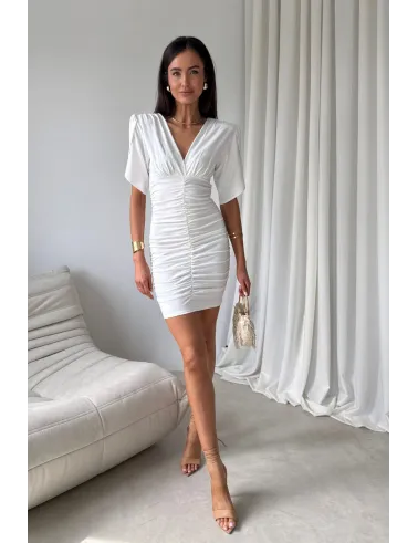Novalie – elegancka sukienka mini z marszczeniem i krótkim rękawem ecru | Roco Fashion