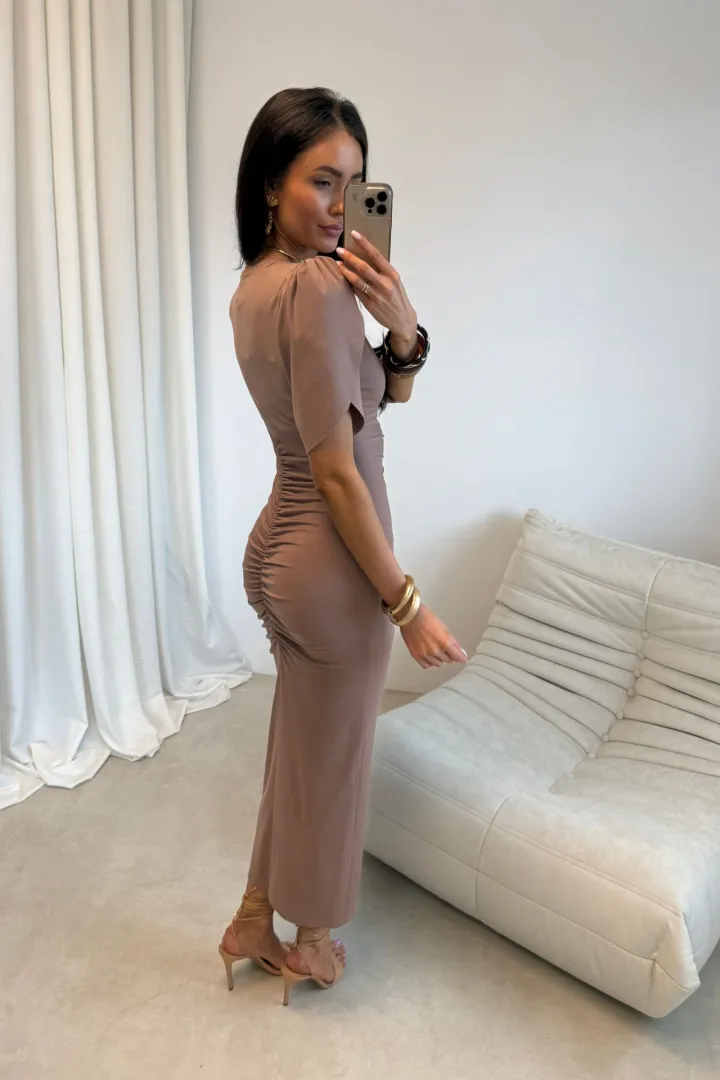Melisandre - elegante Midikleid mit Raffungen in Cappuccino