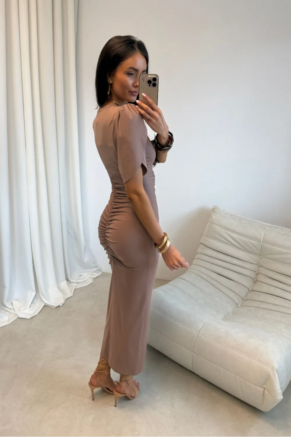 Melisandre - elegante Midikleid mit Raffungen in Cappuccino | Roco Fashion