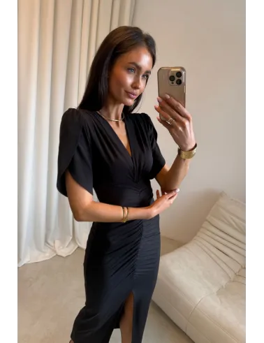 Melisandre - dopasowana sukienka midi z marszczeniem czarna| Roco Fashion