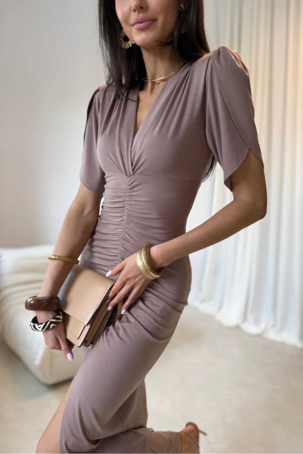 Melisandre - elegante Midikleid mit Raffungen in Cappuccino | Roco Fashion