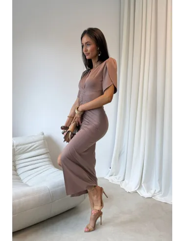 Melisandre - dopasowana sukienka midi z marszczeniem cappuccino | Roco Fashion